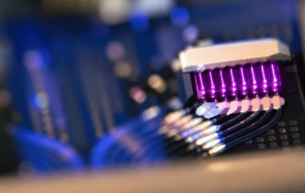 La startup neerlandesa Photon Bridge recauda 10 millones de euros para resolver el futuro cuello de botella de los láseres en la IA
